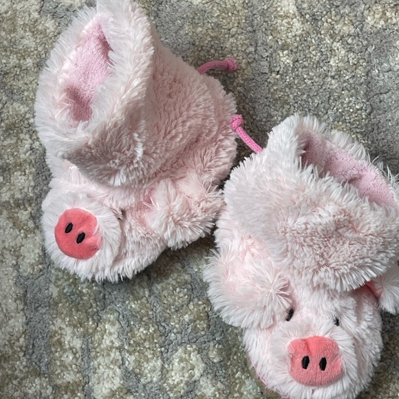 Kids Fuzzy Slouch Slippers - Piggies … rarely worn - Picture 4 of 8